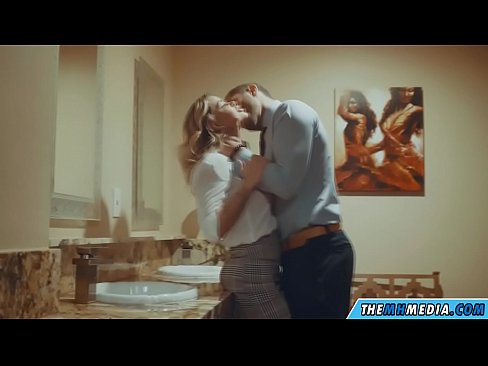 ❤️ Кад те прсата плавуша заведе у јавном тоалету ❤ Прелеп порно код нас ❌❤
